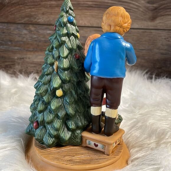 Avon Vintage 1982 Porcelain Christmas Collectible, Christmas Memories Series - Picture 5 of 11